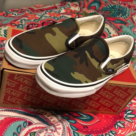 womens camo slip on vans